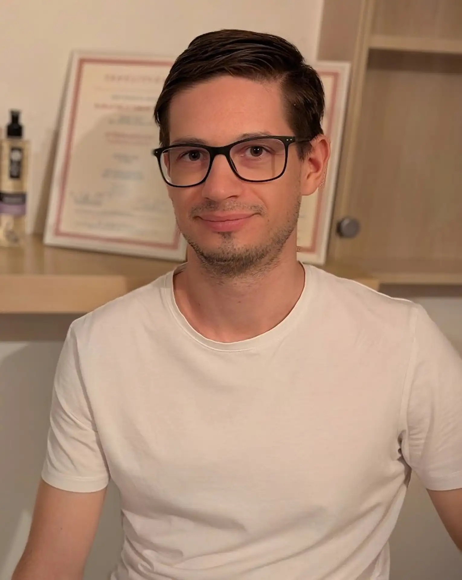 Tibor masszőr a Puraflow szalonban, Budapesten a Kálvin téren